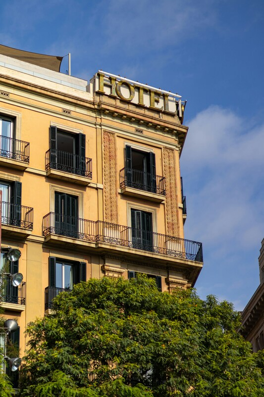 Туристы в Барселоне остались без гостиниц из-за сбоя в системе бронирования