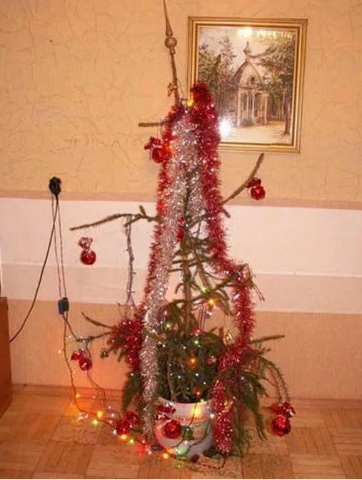 Как выглядели домашние новогодние елки в России 1990-х годов (ностальгическая и местами смешная фотоподборка)