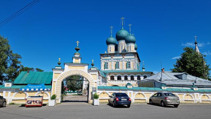 Тутаев: город двух берегов, лодочное такси и тайна церковных колоколов. День тридцать шестой