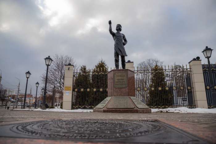 Скульптор Юрий Уваркин рассказал о городских памятниках и почему бронзу не стоит тереть на удачу