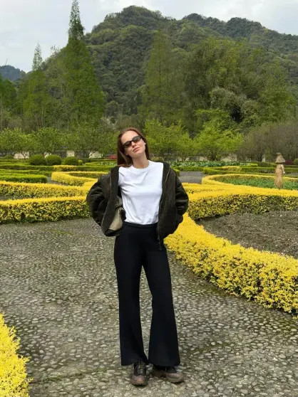 Курс на Восток: Ксения Собчак, Полина Киценко и Аврора Киба проводят время в Китае, а девушка Павла Дурова посетила Токио