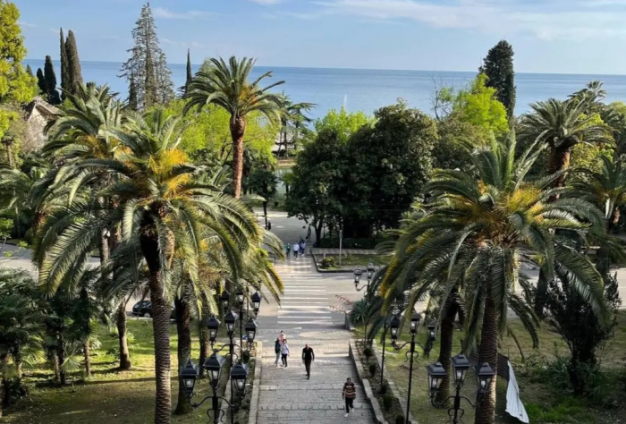 Отдых в Абхазии 2026: какой курорт выбрать и что посмотреть в первую очередь